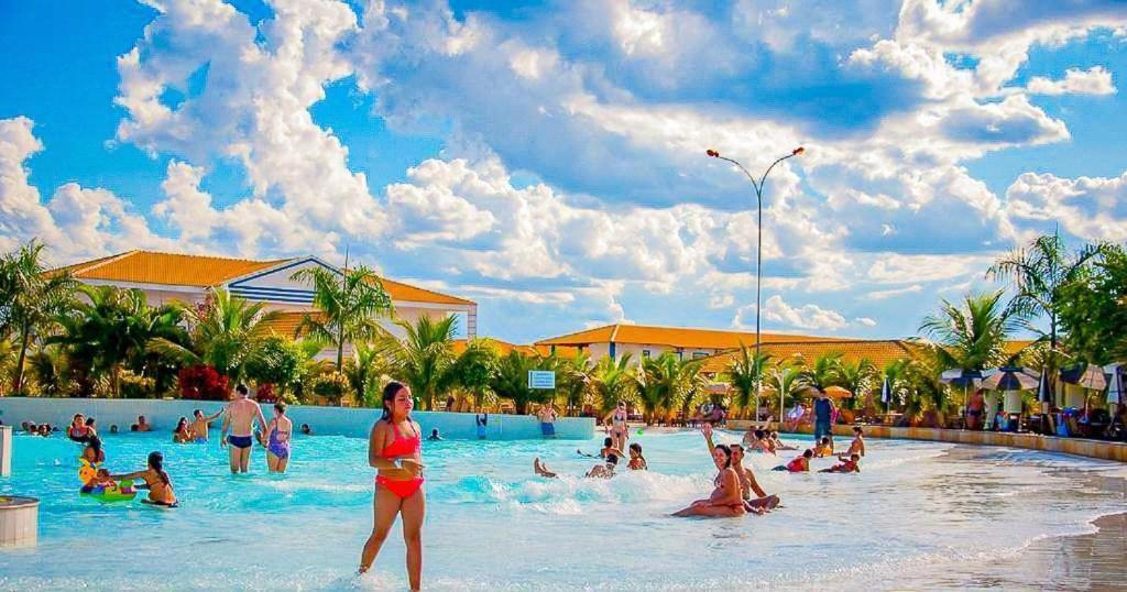 Lacqua diroma com fogão, geladeira, micro-ondas, Park aquático 24h, acomoda até 5 pessoas Caldas Novas Exterior foto